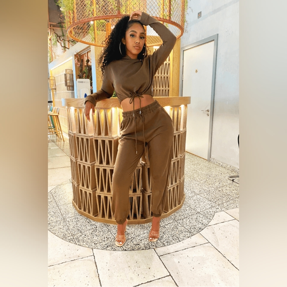 BREEZY (Olive) - Cropped Hoodie & Joggers